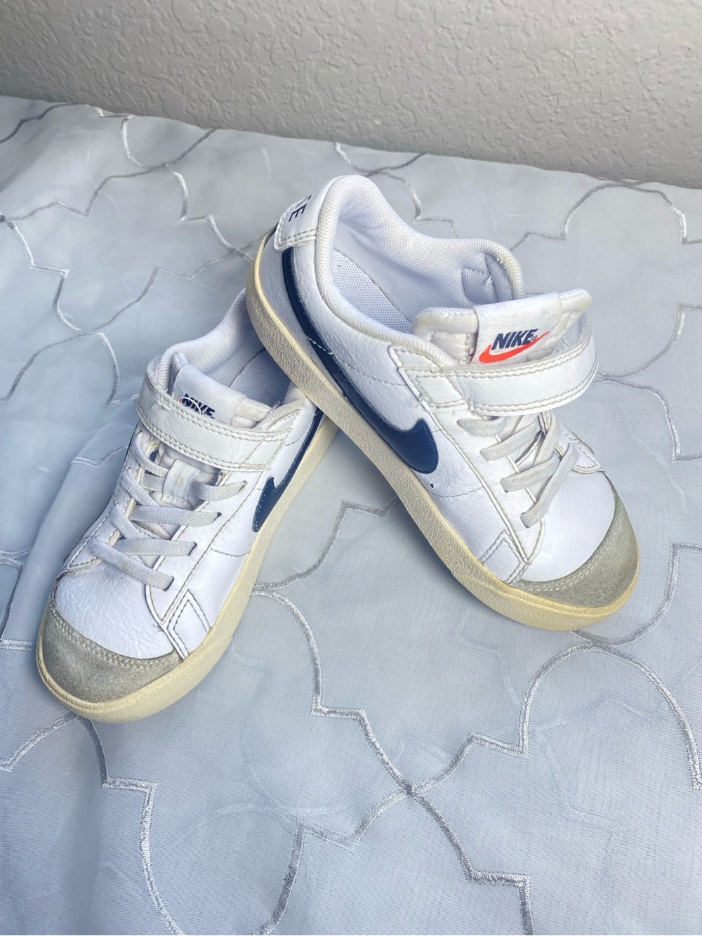 Nike Kids White & Navy Velcro Low-Top Sneakers